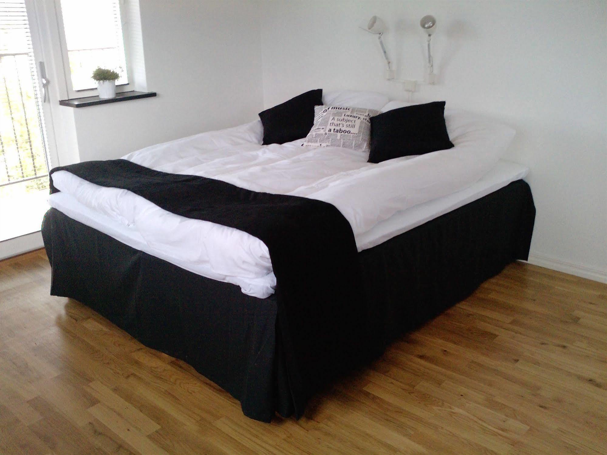 Our House Bed & Breakfast Истад Екстериор снимка